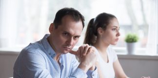 https://www.shutterstock.com/fr/image-photo/stubborn-couple-avoid-looking-each-other-1173702415