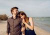 https://image.freepik.com/photos-gratuite/couple-elegant-amoureux-marchant-plage-du-soir-ensoleillee-femme-heureuse-embarrassant-son-mari_273443-2891.jpg