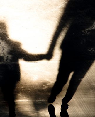https://www.shutterstock.com/fr/image-photo/blurry-vintage-shadow-silhouettes-father-son-1390163372