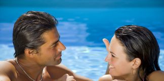 Healthy,Lifestyle:,Couple,Having,Fun,At,The,Swimming,Pool