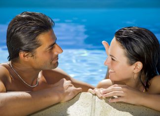 Healthy,Lifestyle:,Couple,Having,Fun,At,The,Swimming,Pool